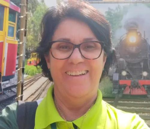 Angela Cristina Martins Vezzaro de Paula